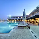 Szálloda Yacht Club 5*