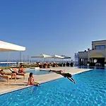 Szálloda Yacht Club
