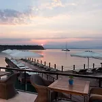 Yacht Club Szálloda