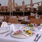 Yacht Club Szálloda 5*