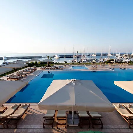 Yacht Club 5*