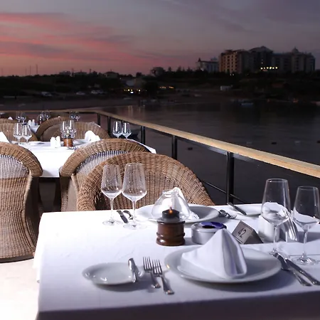 Yacht Club Hotel