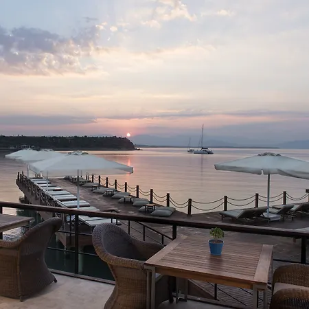 Yacht Club Hotel