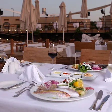 Yacht Club Hotel 5*