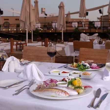 Yacht Club Hotel 5*