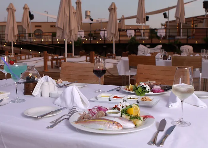 Yacht Club מלון 5*