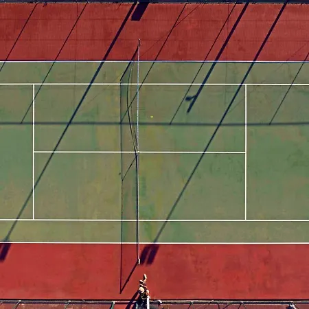 Yacht Club فندق 5*