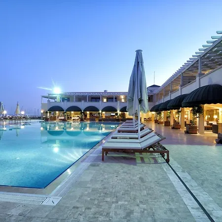 فندق Yacht Club 5*