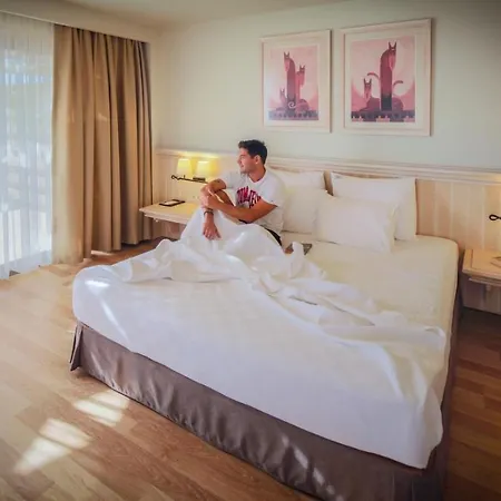 Szálloda Yacht Club