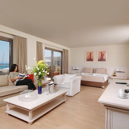 Yacht Club Szálloda