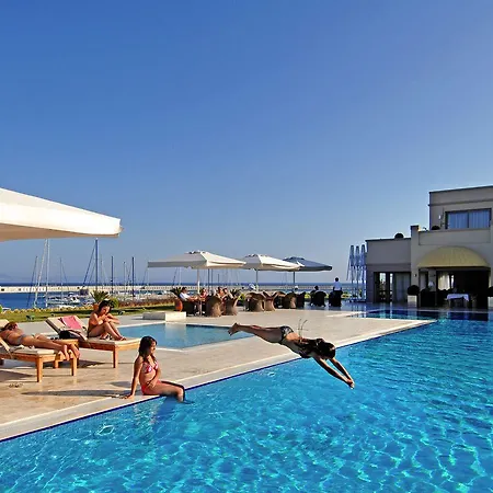 Szálloda Yacht Club