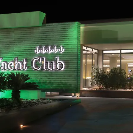 Szálloda Yacht Club 5*