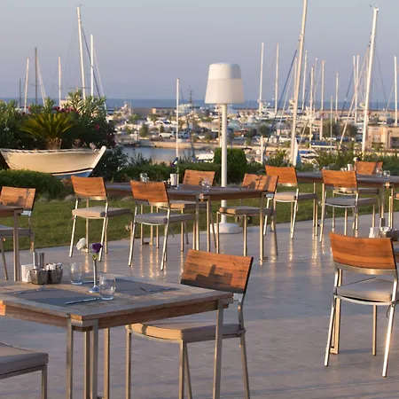 Yacht Club Hotel 5*