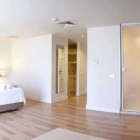 Szálloda Yacht Club 5*