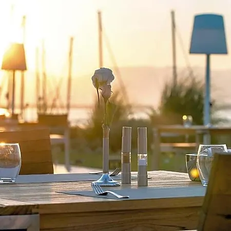 Yacht Club Hotel 5*