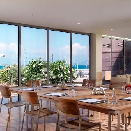 Szálloda Yacht Club 5*