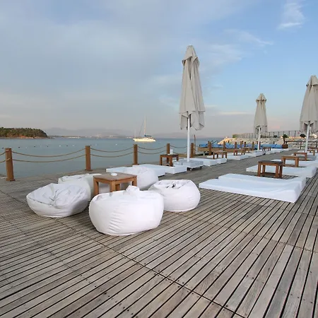 Yacht Club Szálloda